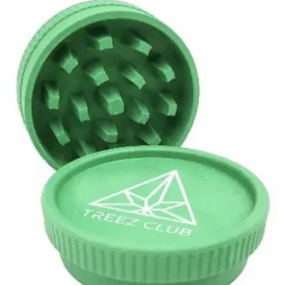 Treez Club Eco Grinder – umweltfreundlicher Grinder aus recycelten Materialien mit 53 mm Durchmesser, scharfen Zähnen und stilvollem Design